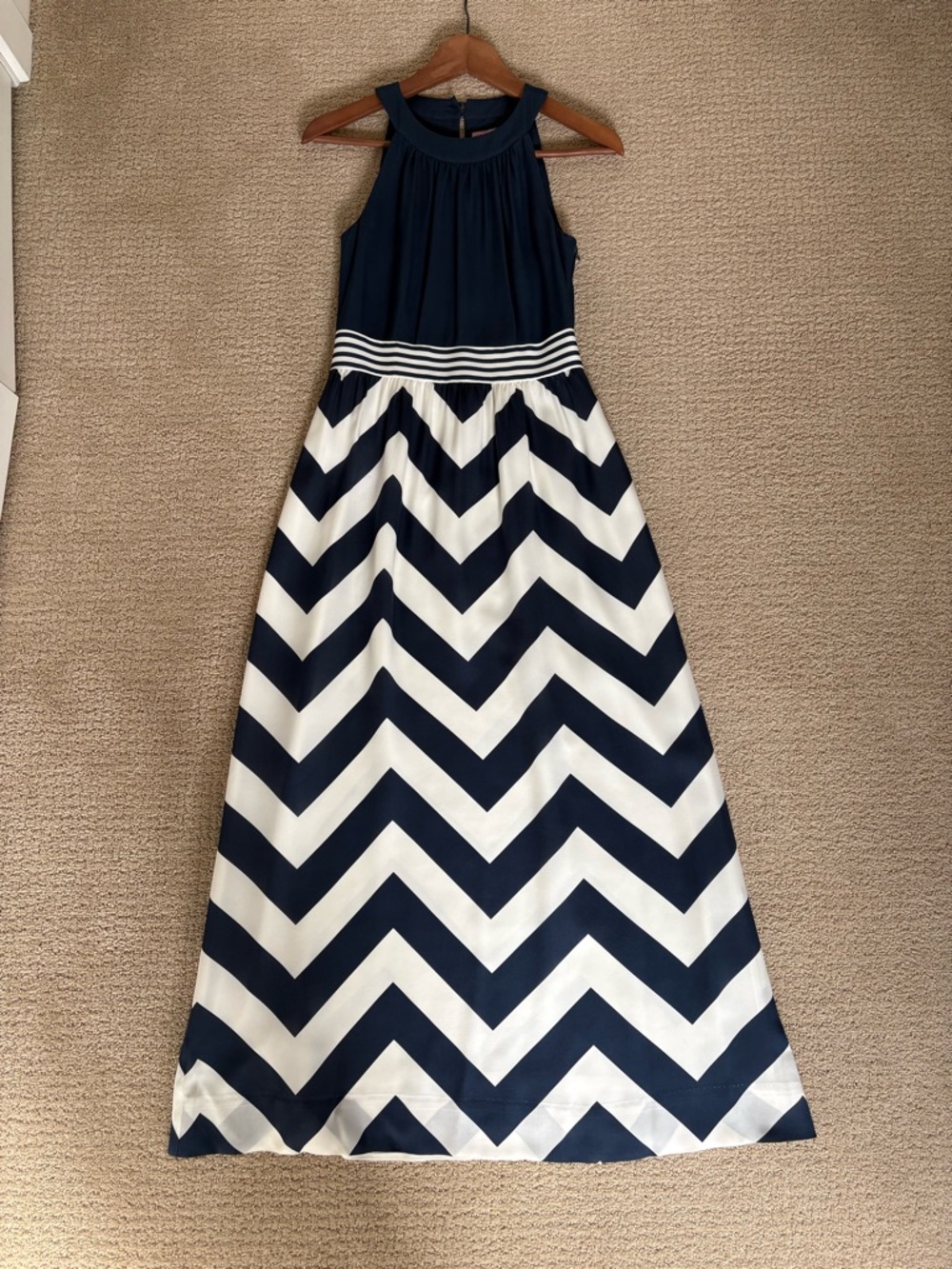Vineyard Vines Navy and White Chevron Sleeveless Maxi Dress 100% Silk Size 2